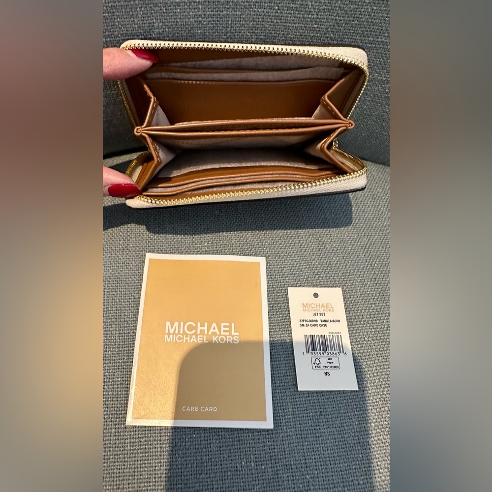 Michael Kors Zip Around Card Case Wallet - Picture 3 of 3